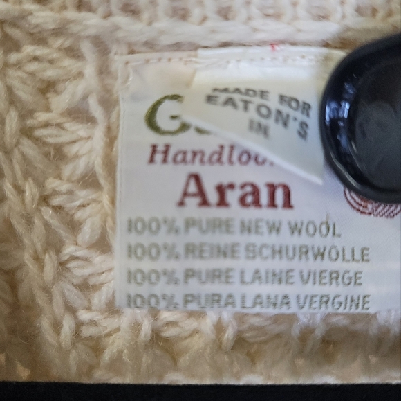 Gaeltarra Hand loomed  Aran 100% wool cable knit  cardigan sweater - Picture 8 of 12